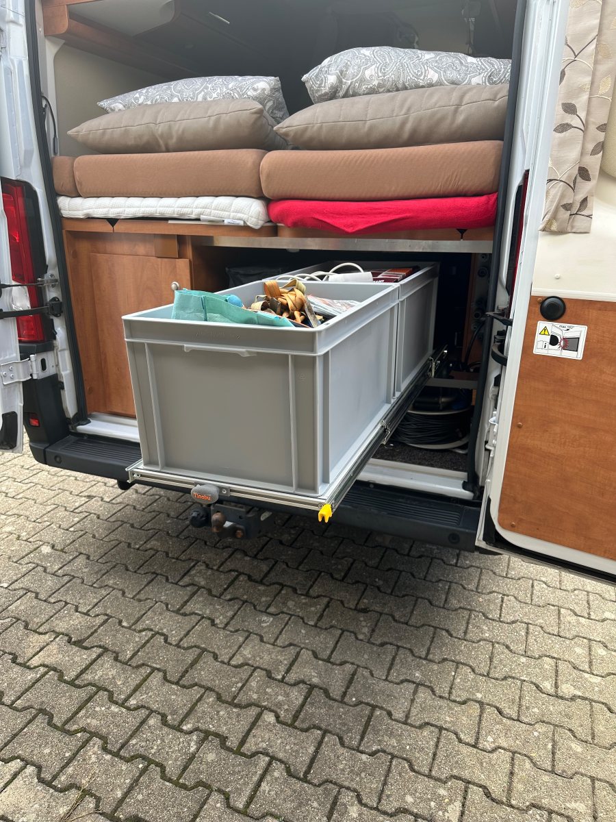 Rear pull-out tray – After